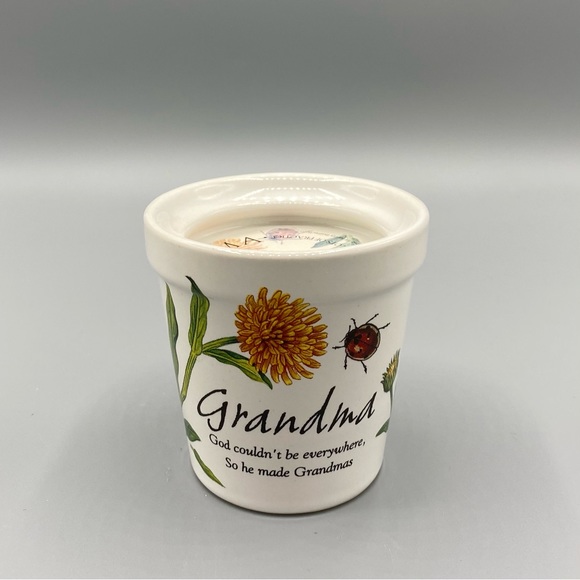 New History & Heraldry Stoneware Grandma Candle Floral Bugs Home Office Decor - Picture 1 of 8